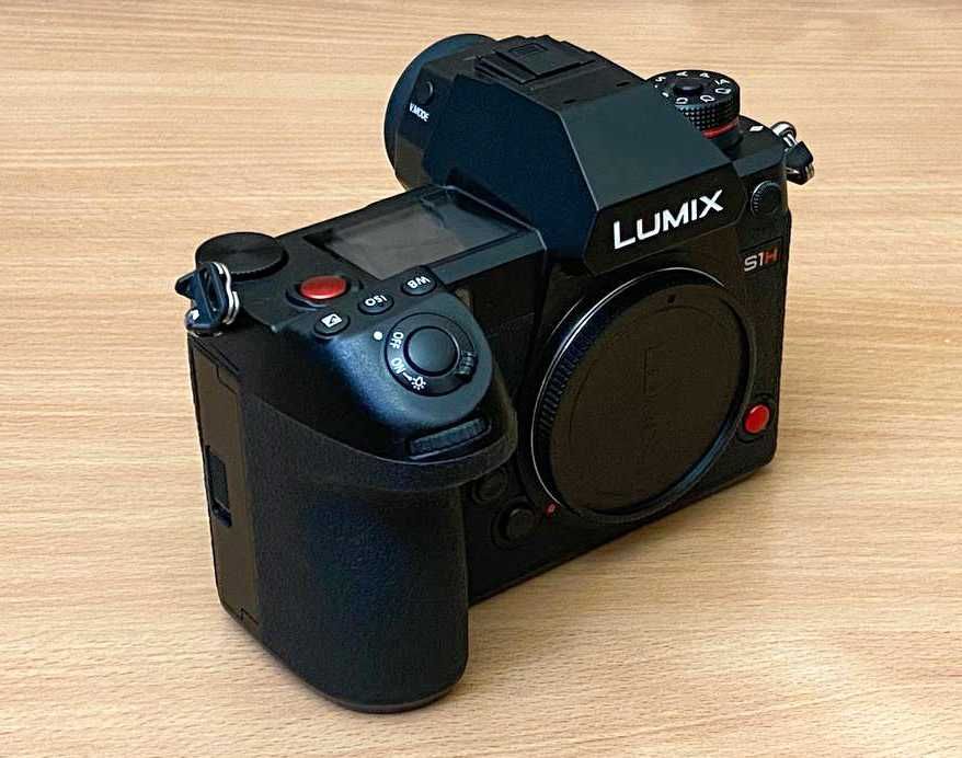 Камера Panasonic Lumix DC-S1H Body Комплект