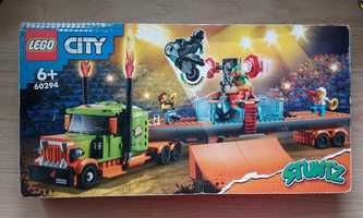 Nowy zestaw klocki LEGO City 60294 Ciężarówka kaskaderska 6+