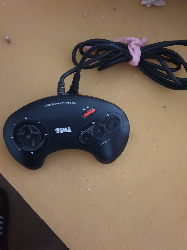 Stary dzoistik do konsoli Sega
