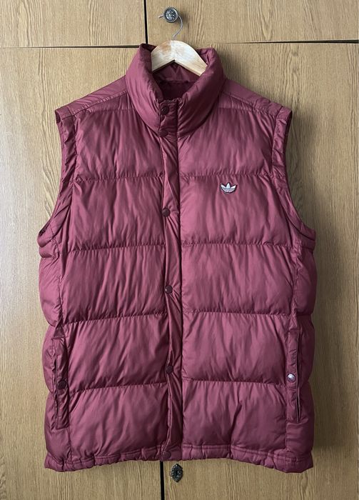 Пухова чоловіча жилетка adidas трилисник M bodywarmer безрукавка