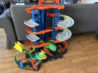 Na sprzedaż zabawka Hot Wheels mega garaż T-Rexa