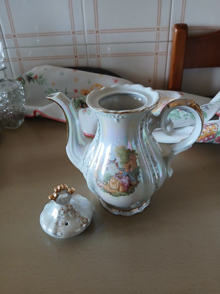 Bule de porcelana