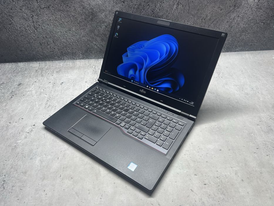 Fujitsu / i5 8265u 3.9GHz / 16GB DDR4 / 512 SSD / 15.6 FHD / W11 Pro
