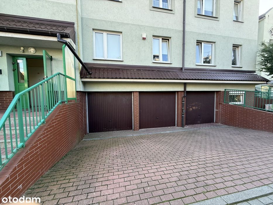 Garaż w bloku mieszkalnym