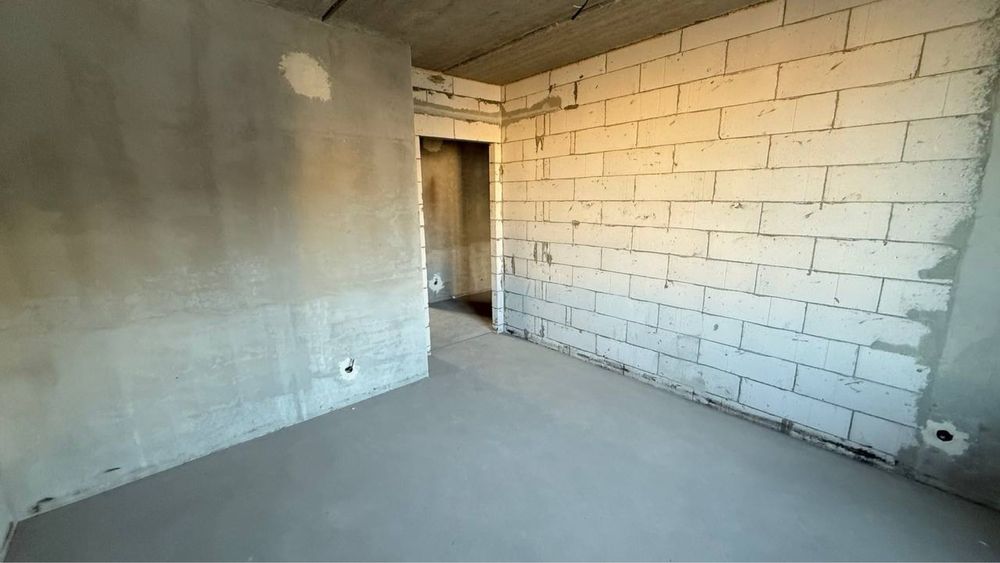 Продаж 2 кіинатної квартири на Озерні