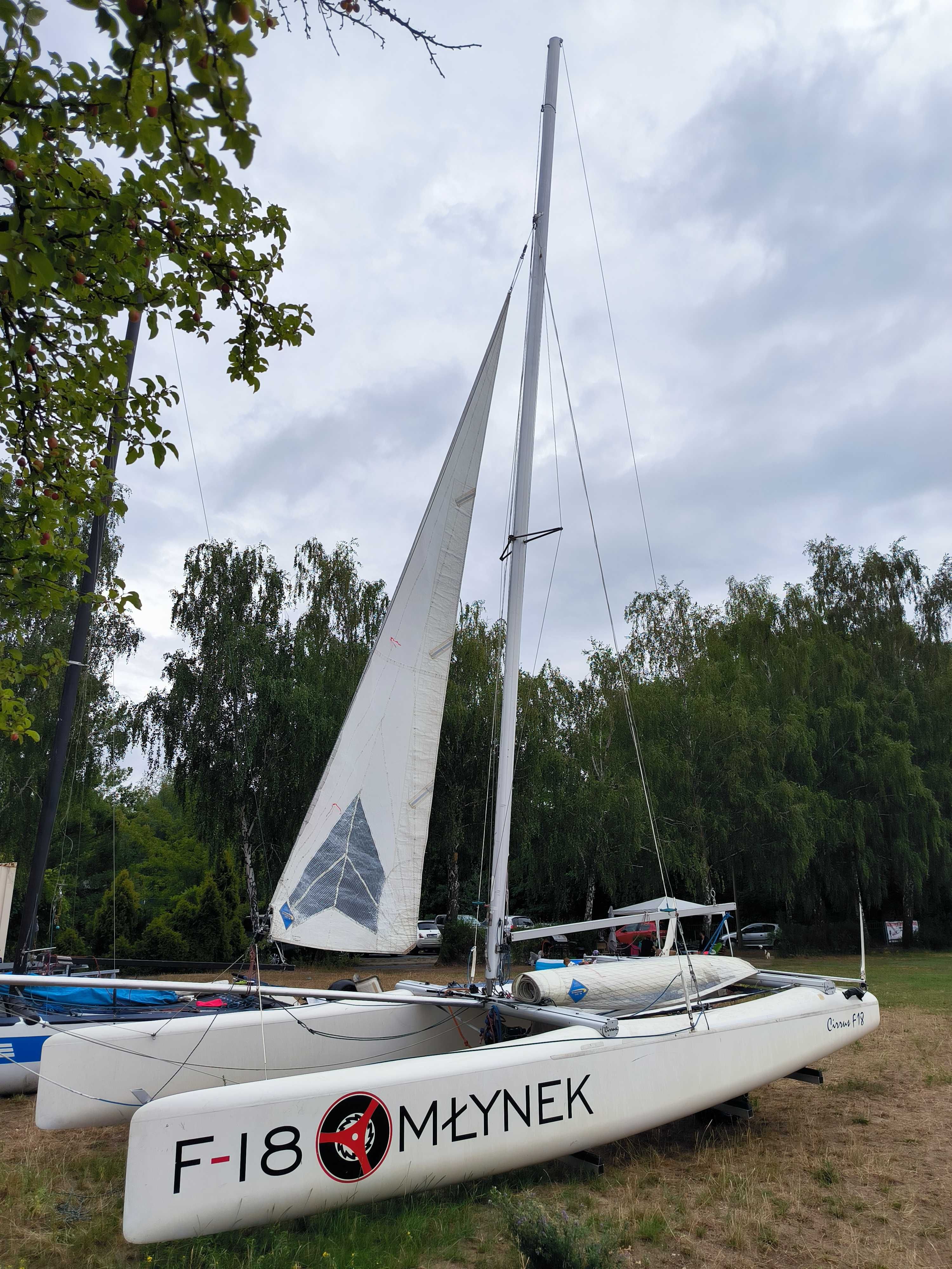 Katamaran CIRRUS , klasa F18