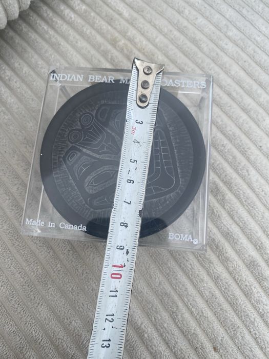 Podkładki w kształcie maski niedźwiedzia indyjskiego