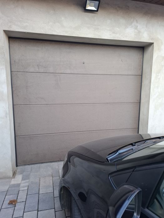 Brama garażowa automatyczna