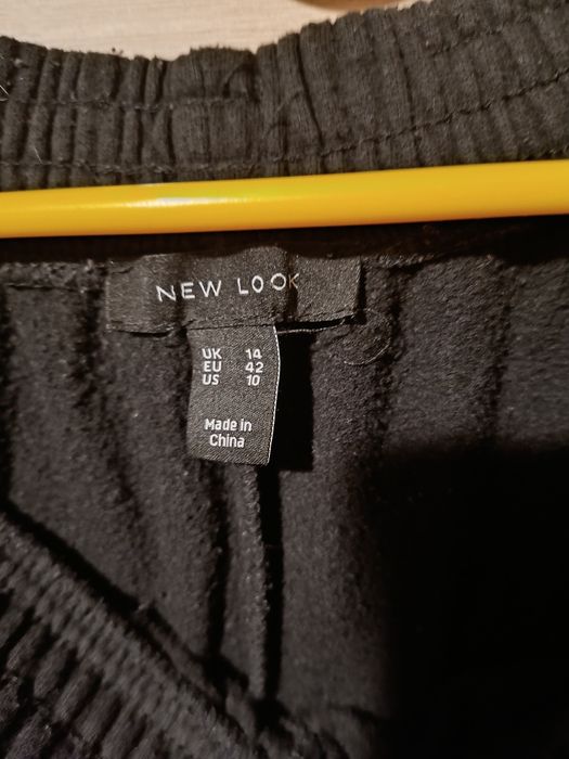 Spodnie dresowe u dołu na gumkach