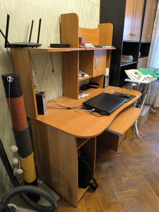 Стол компьютерный