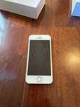 Iphone SE branco e dourado