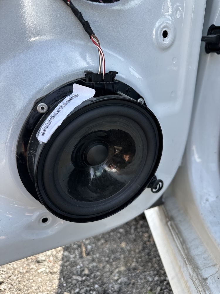 Саббуфер fender passat 561035621a динамік фендер пасат акустика фендер