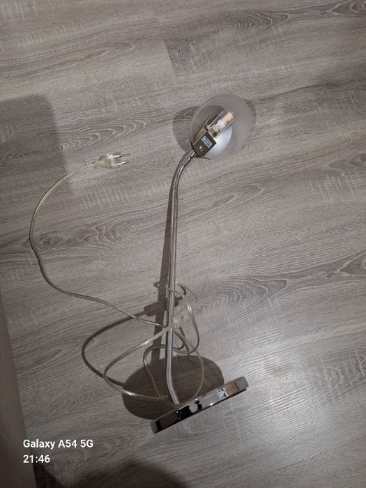 Lampka biurkowa.