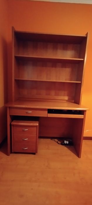 Secretaria com estante