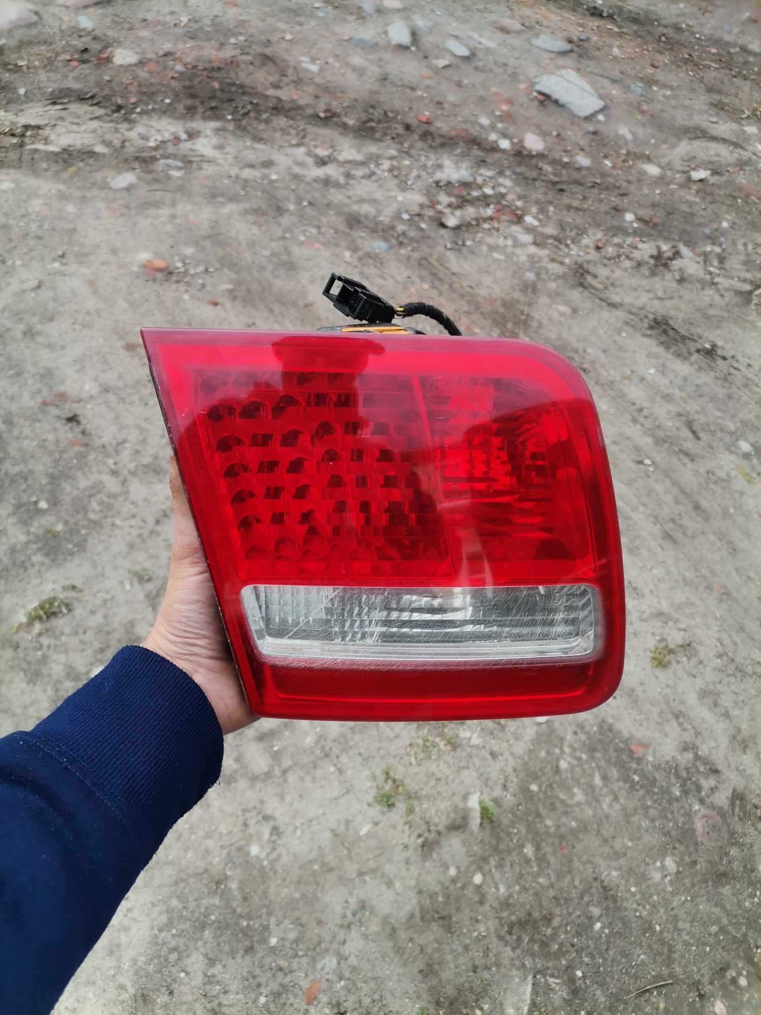 Lampa Lewy Tył Klapa Bagażnika Audi A8 D3