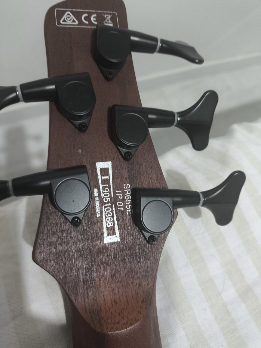 Baixo eléctrico 5 cordas Ibanez SR655E