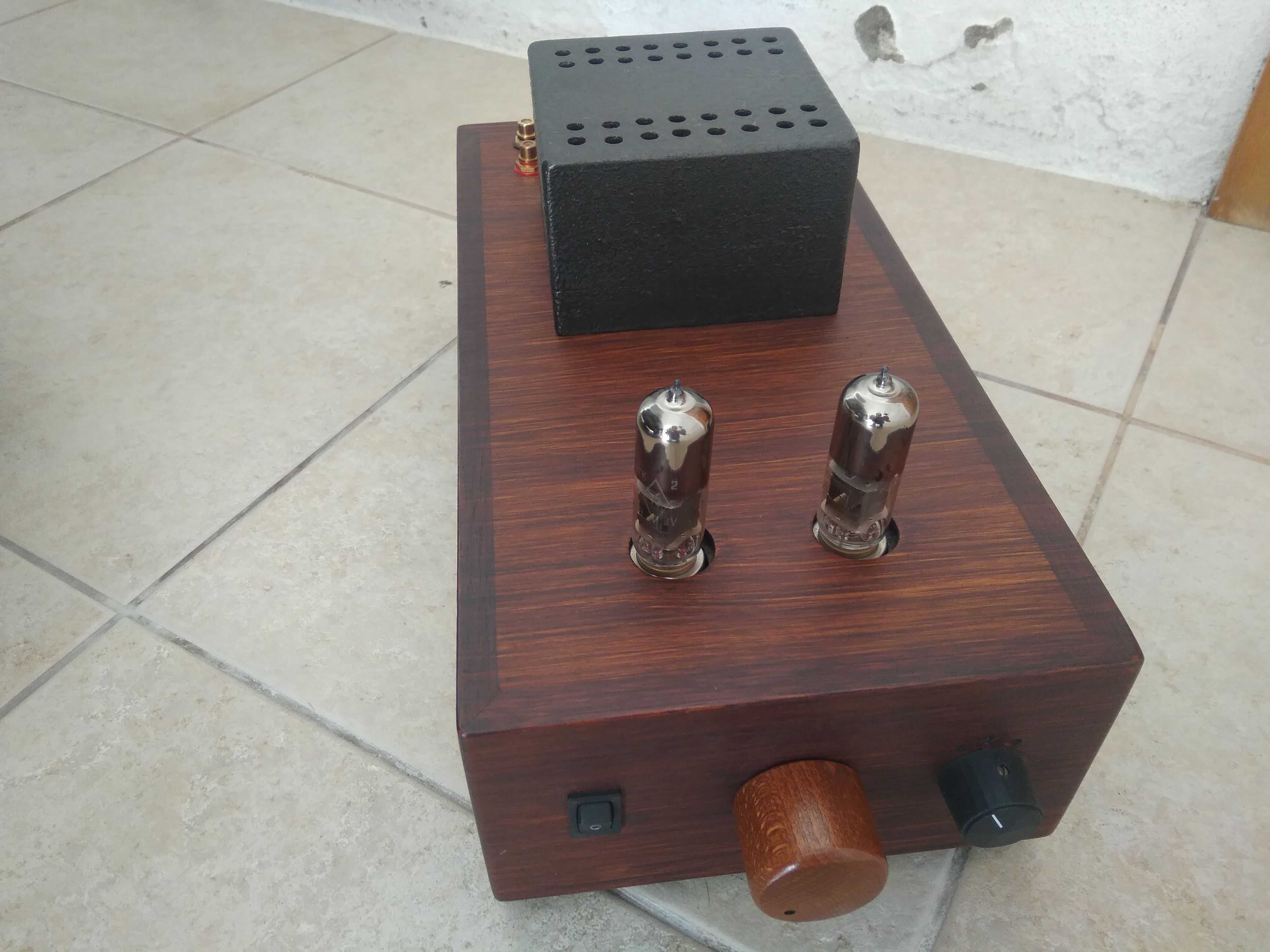 Pré-amplificador áudio a válvulas 6Э5П