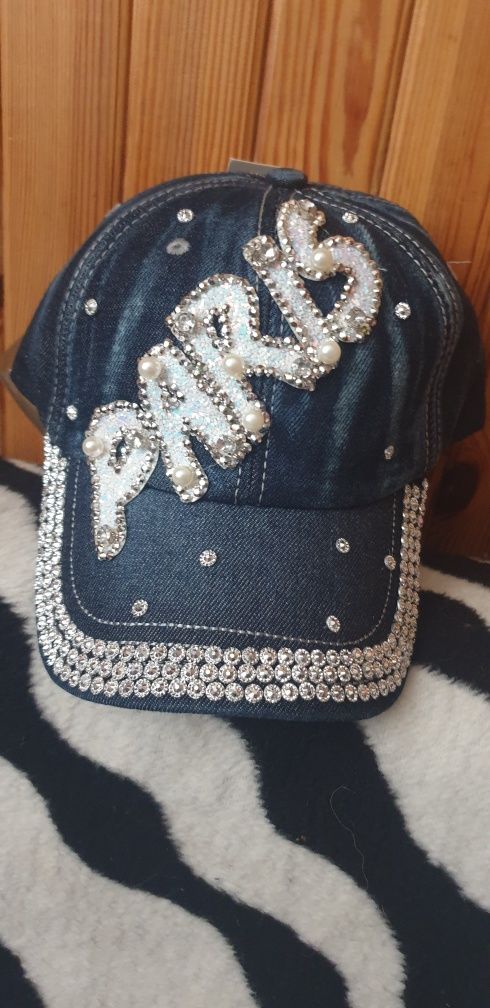 Nowa czapka dla nastolatki dziewczyny