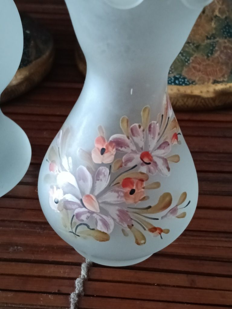 Duas belas jarras ou outros de vidro fosco/ areado
