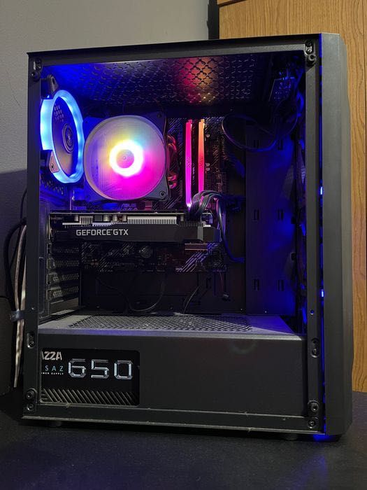 Computador gaming e monitores