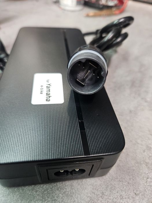 Ladowarka do Husqvarna  Yamaha 4a intube 630w 2021