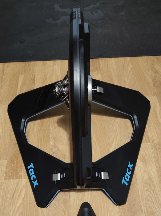 Rolo Smart trainer TACX NEO 2T