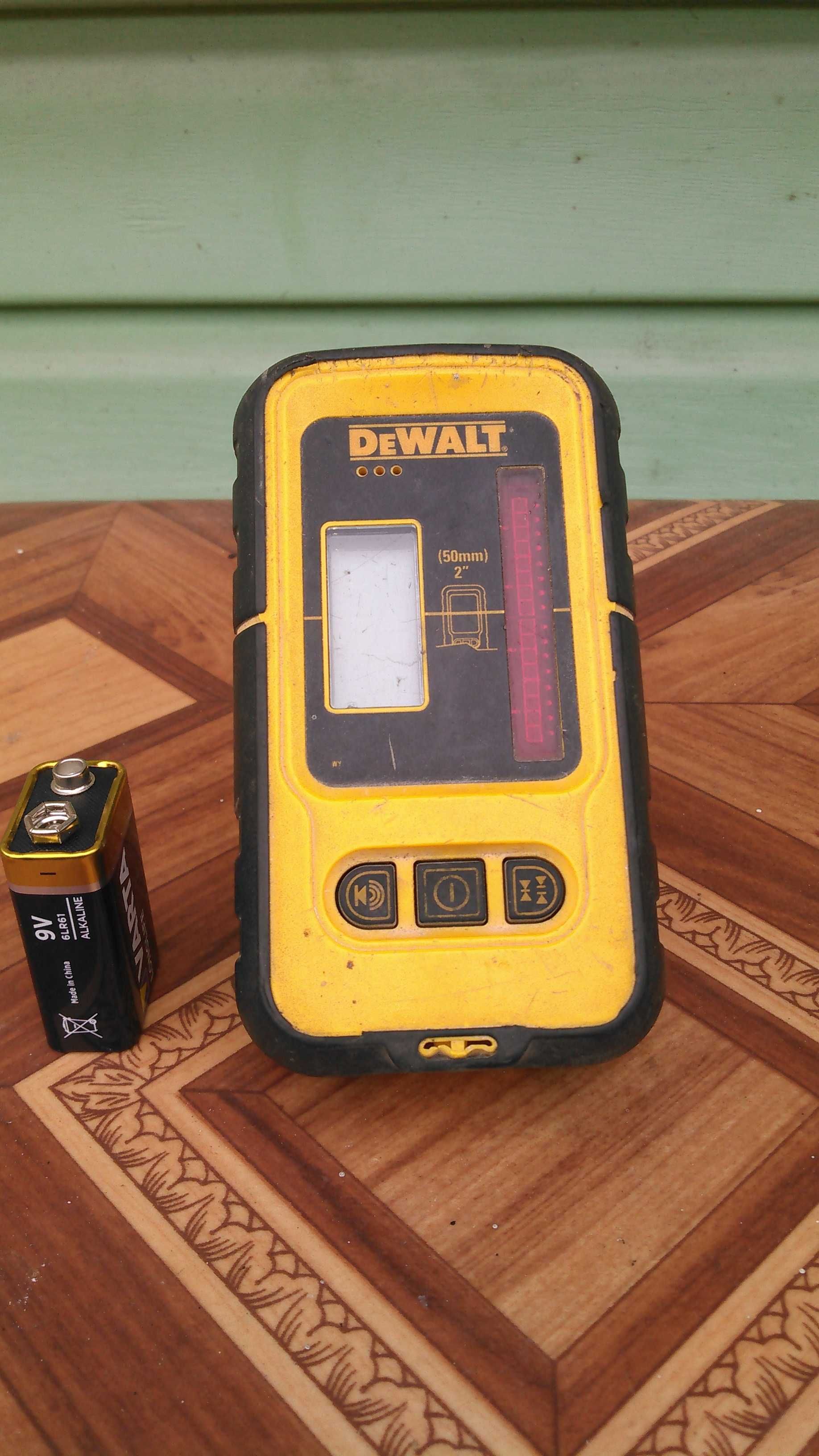 Продам DeWALT DE0892G мішень-променевловлювач для нівеліра -2100 грн