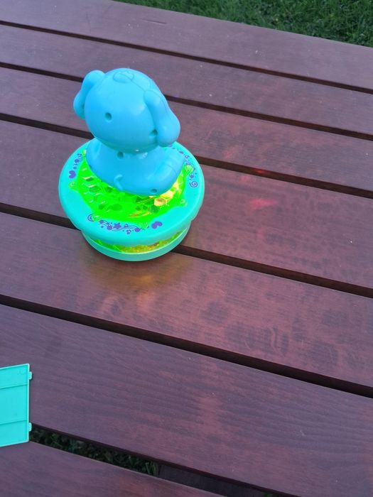 Obrotowy projektor z kreskówek Elektryczne zwierzątko z muzyką