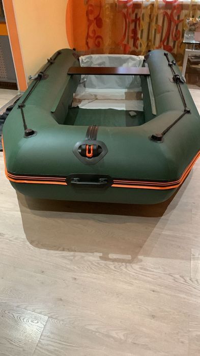 Моторний човен Kolibri KM 300