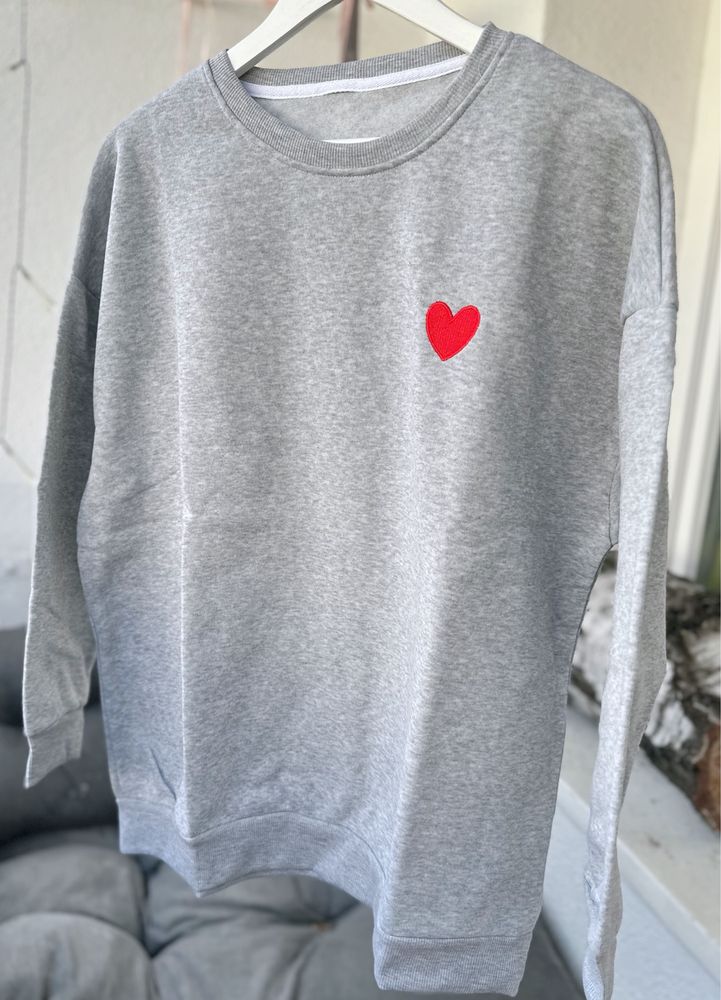 Fajna szara bluza z haftowanym sercem rozmiar XL