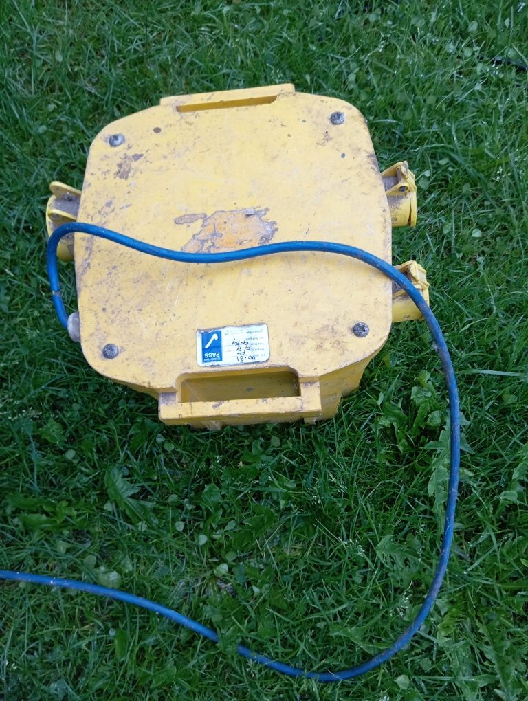 Transformator angielski 230 na 110