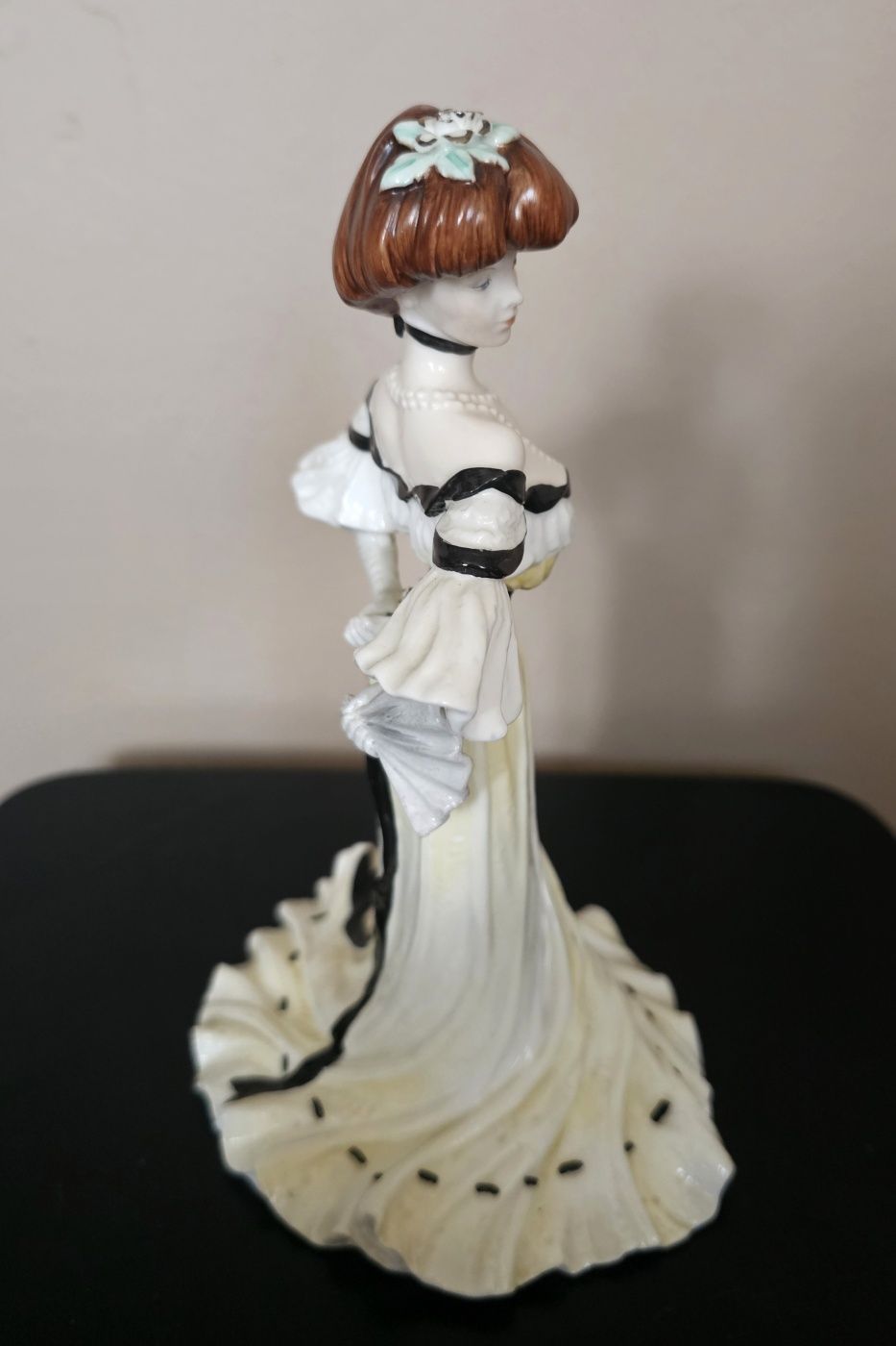 Porcelanowa figurka Coalport "Alexandra At The Ball"