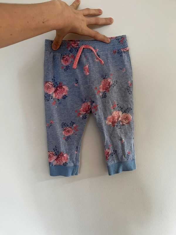 Cienkie spodnie dresowe dresy w kwiatki dla dziewczynki 68-74