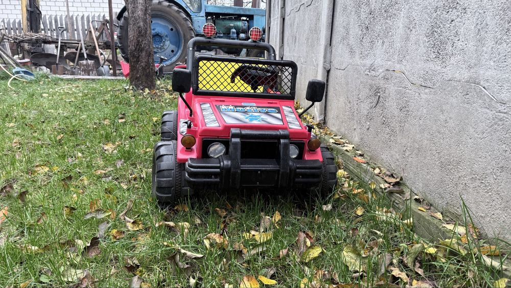 Продам детскую машину на аккамуляторе