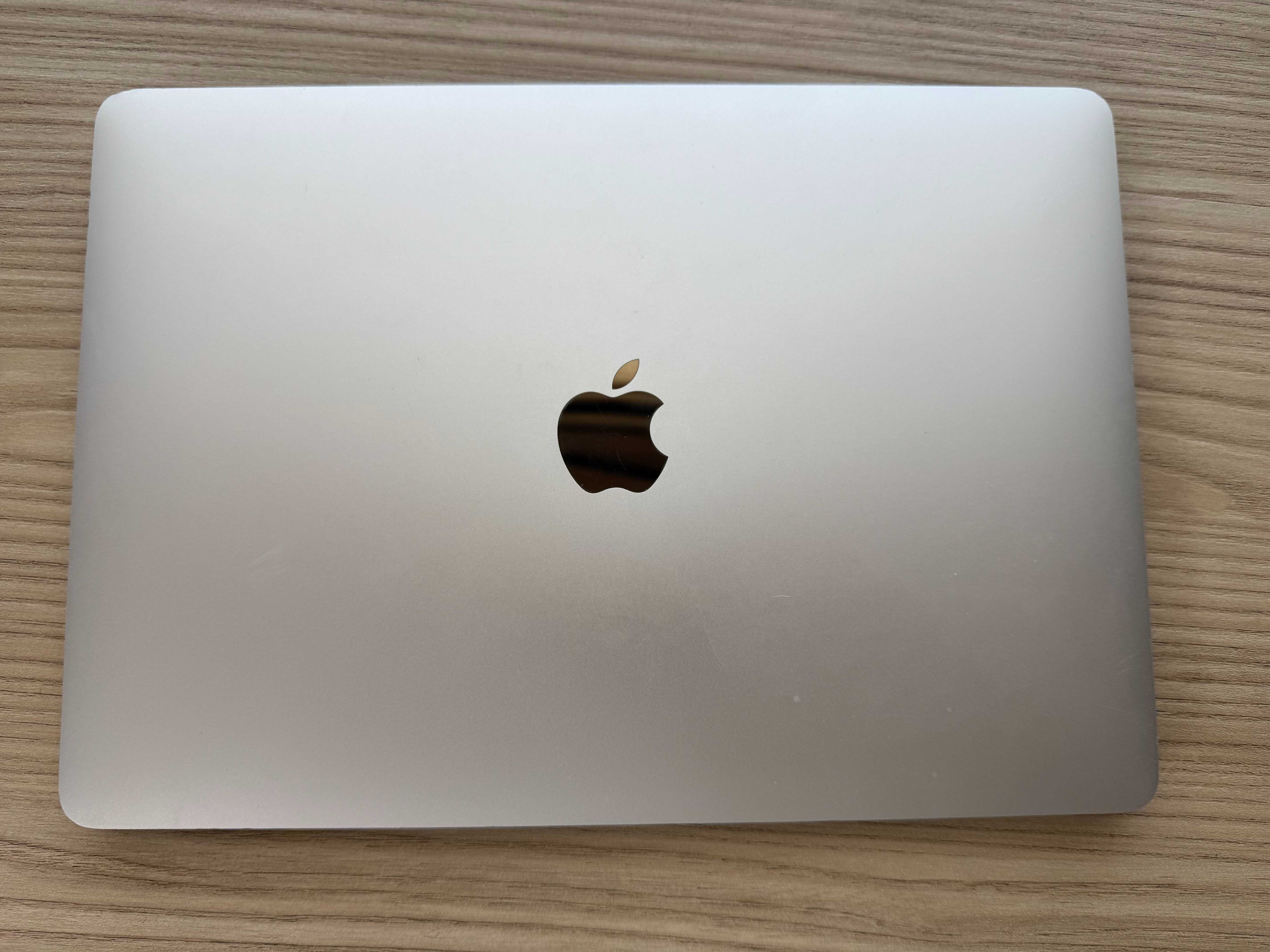 Продам MacBook air m1 2020 (8/256)