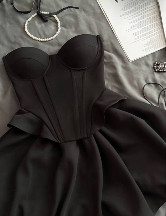 Комплект з корсету та спіднички