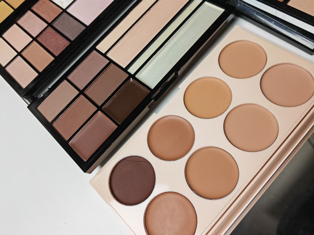 Zestaw kosmetyków makeup revolution feedom + Komplet pędzli