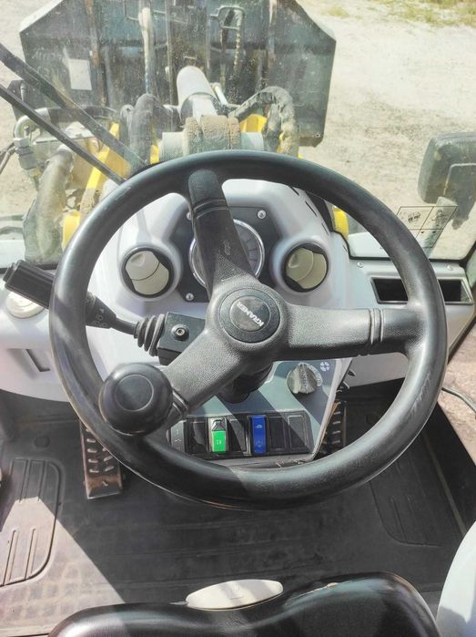 Фронтальний навантажувач KRAMER 5055. Корисний всі чотири сезони.