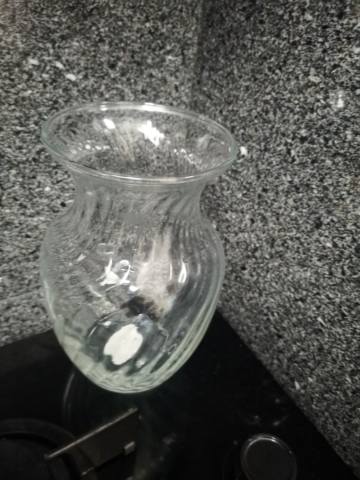 Jarra em vidro, com 21cm