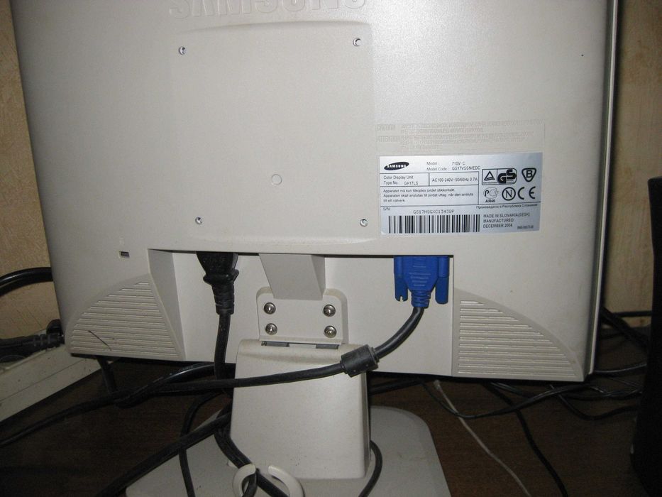 Компьютеры, внеш. модем, маршрутизаторы.