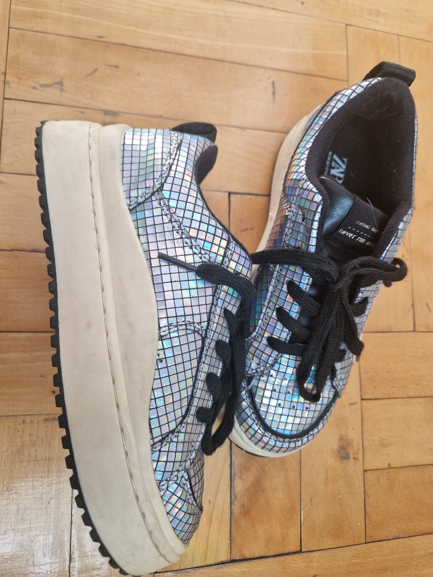 Buty Zara, r. 34, metaliczne, kula disco