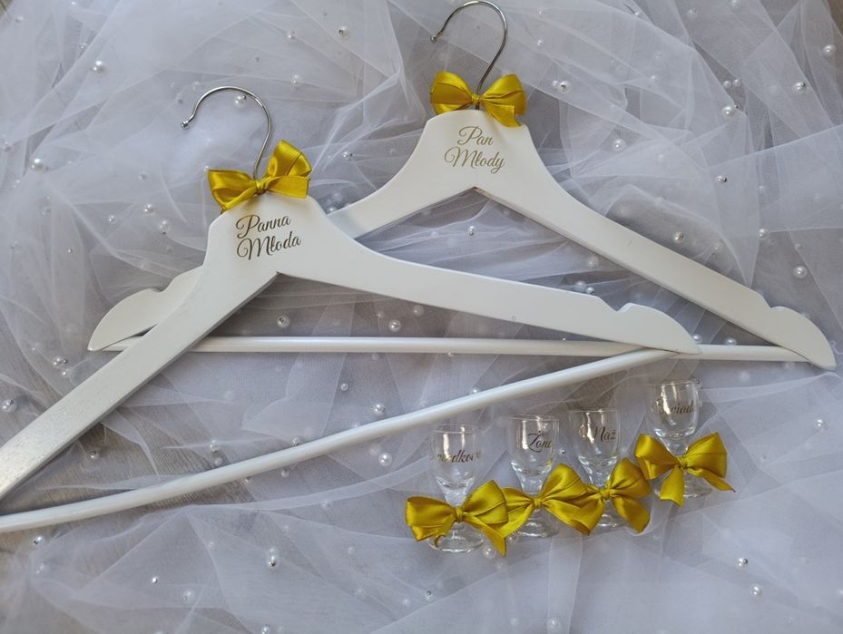 Zestaw ślubny wieszaki kieliszki mąż żona panna młodapan młody glamour