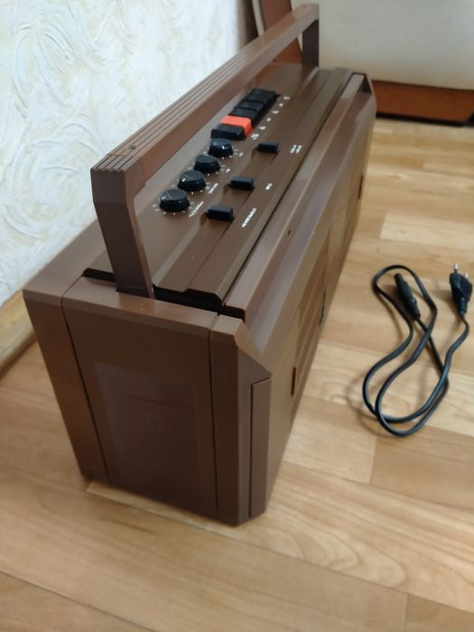 Магнитофон Весна 212с-8 касетный СССР коричневый