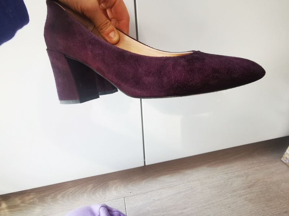 Buty zamszowe czółenka Kazar bordowe r. 38