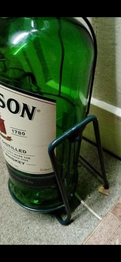 Бутылка на качелях из под .Виски Jameson Irish Whiskey, 4,5 л.