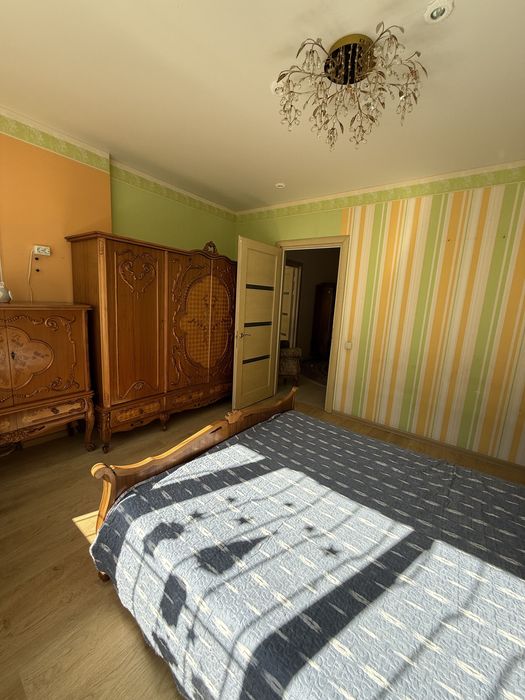 Пропоную велику 2ну 70 метрів на Сахарова під прогаму також