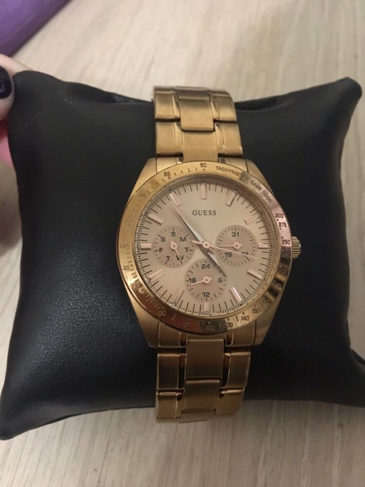 Часы GUESS. Оригинал .