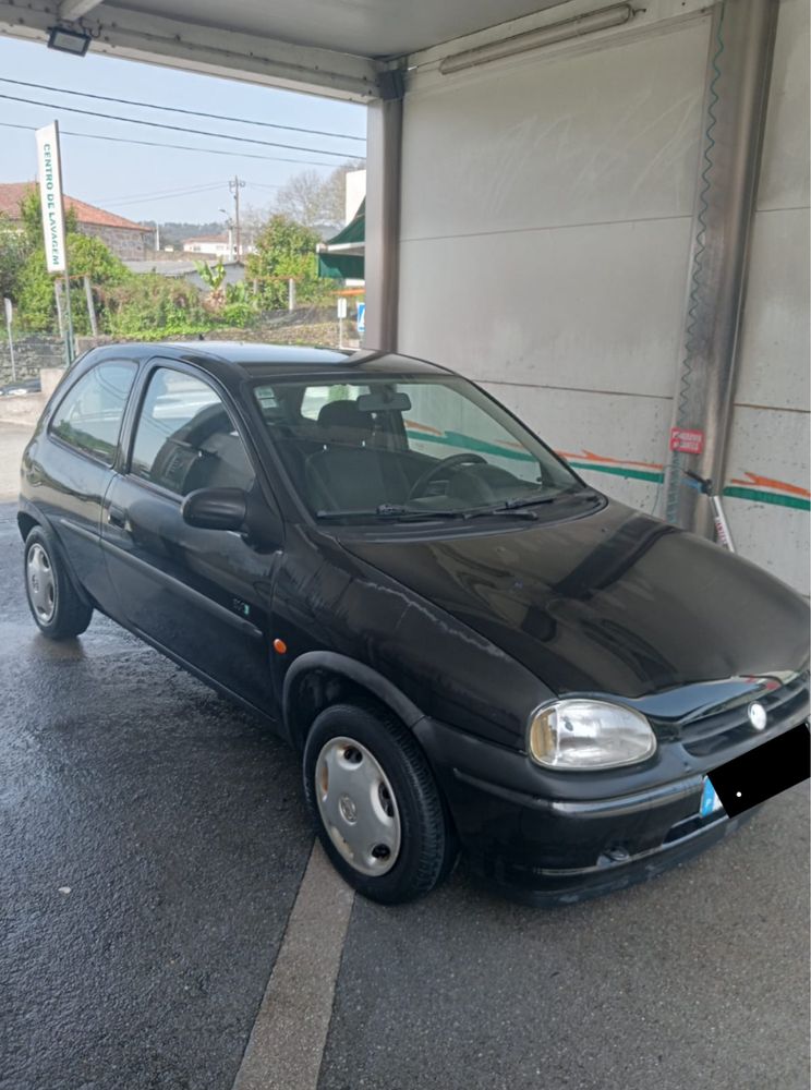 • Opel Corsa 1000