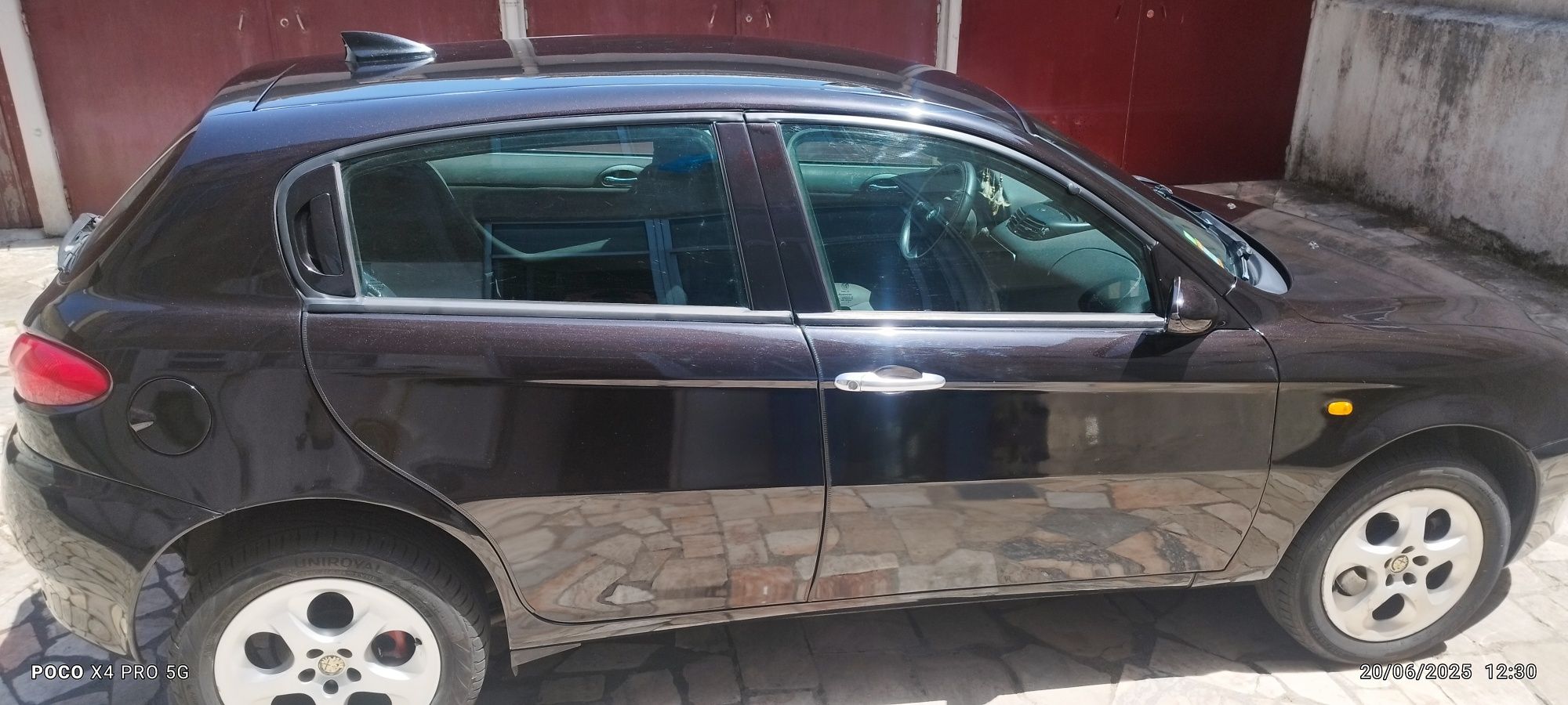 Vende-se Alfa Romeu a gás e  gasolina