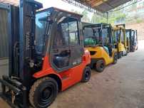 Empilhador Toyota 62-7FDF25 | Diesel | Triplex 4.7m | Cabine Fechada